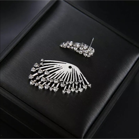 ZARA Double Sided Angel Wing Earring - Picture 3 of 3
